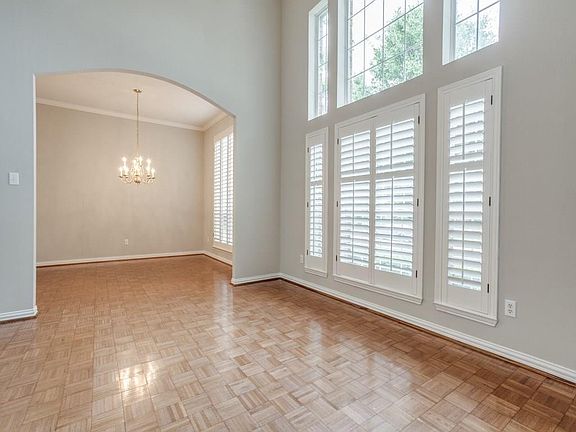 3rd image of 3301 Parkhurst Ln