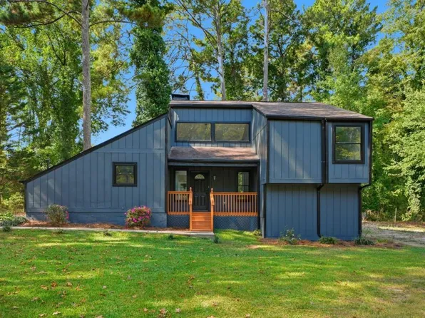 210 Rosewood Dr, Fayetteville, GA 30214