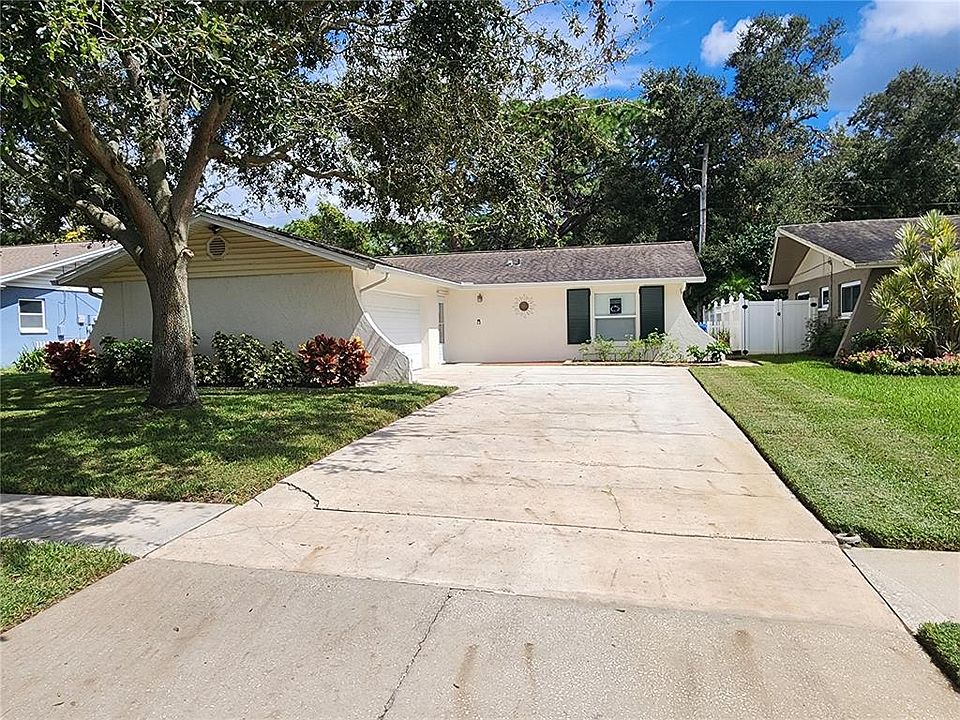1st image of 5901 APPLECROSS STREET N