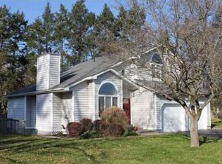 45 Mansion Dr, Hyde Park, NY 12538