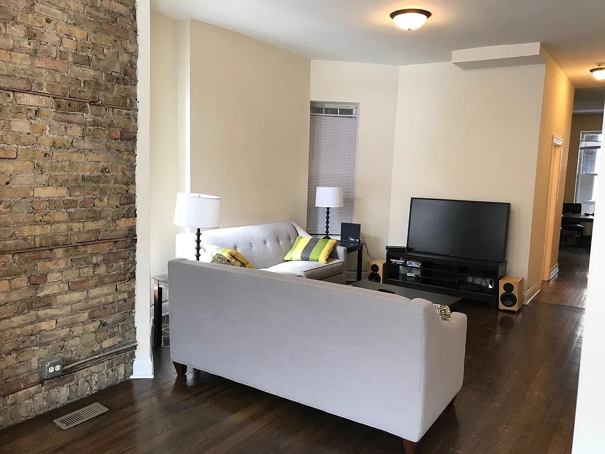 Building Photo - 1738 W Huron St #1F