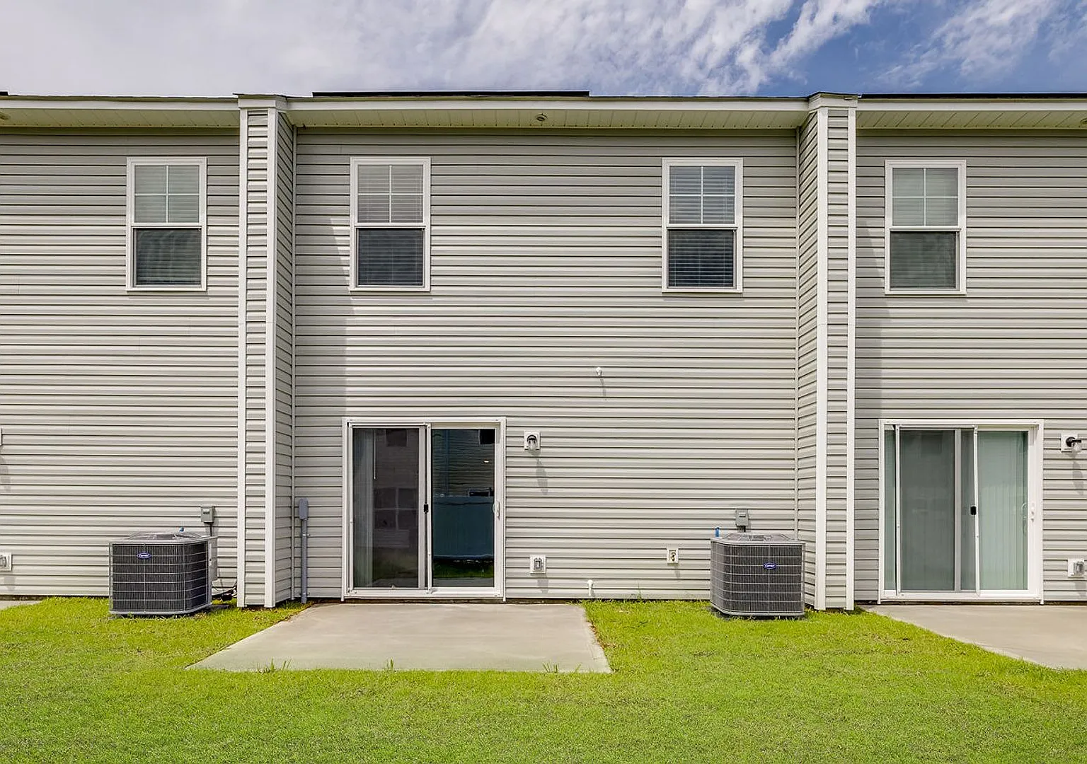 Lovely 3 bedroom and 2 1/2 bath townhome — Photo 3