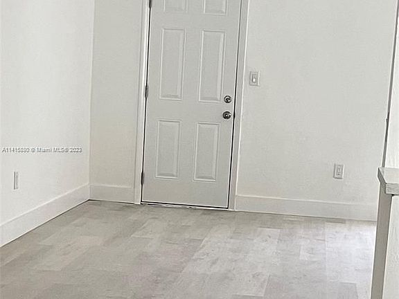 3rd image of 1980 Biarritz Dr APT B