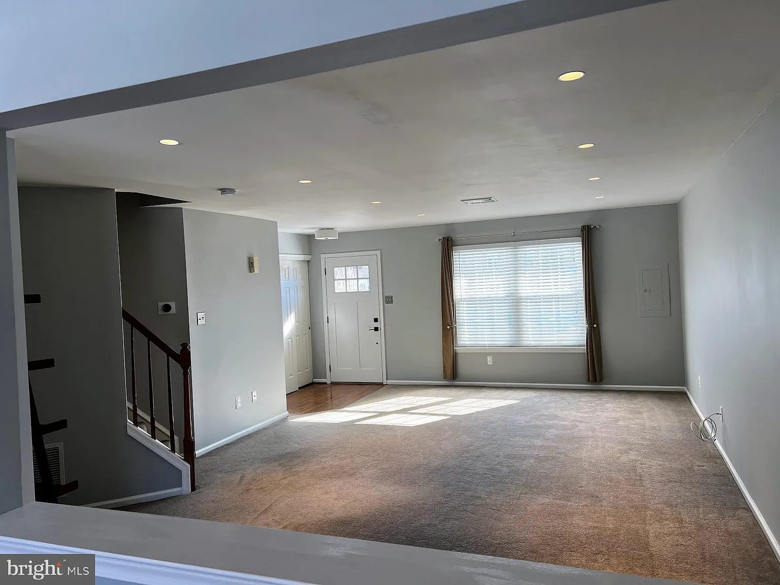 3 bed, 1.5 bath, 1512 sqft, $2,175 — Photo 2