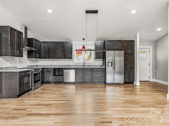 5th image of 326 Emma Rd