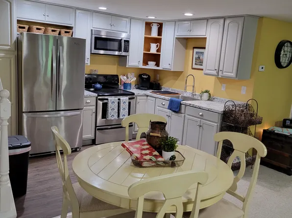 60 Milliken Mills Rd, Old Orchard Beach, ME 04064