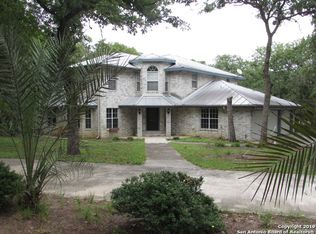 131 S Palo Alto Dr, Floresville, TX 78114
