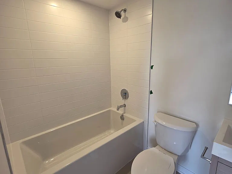 28 Green Gardens Blvd — Photo 16