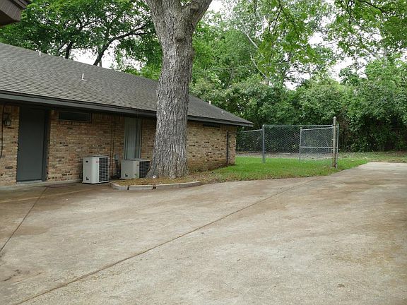 2nd image of 1215 Greenway Dr
