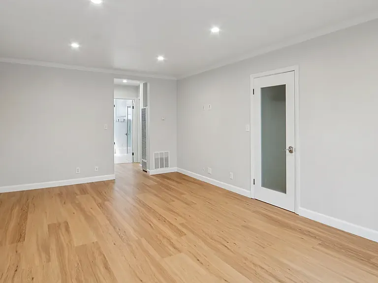 1275 Havenhurst Dr #7 — Photo 4