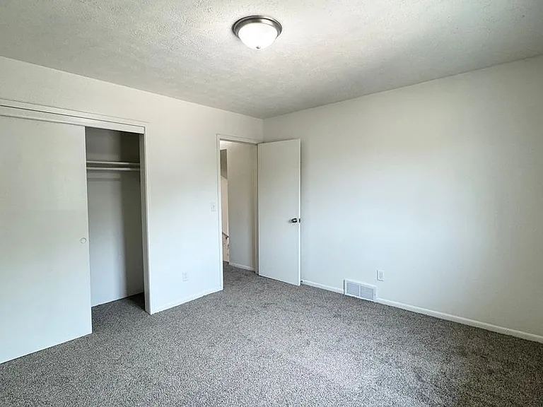 4874 Robin Dr — Photo 7