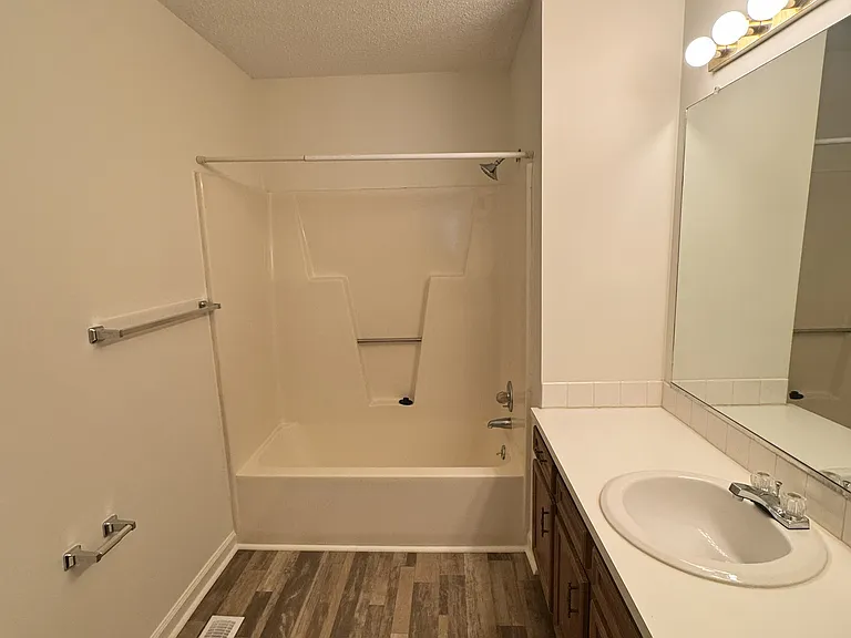 133 Columbine Dr #113 — Photo 5