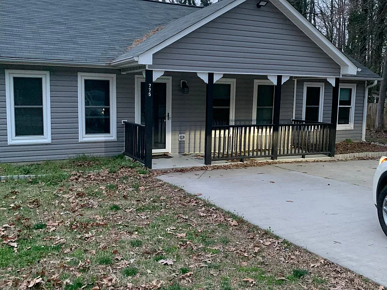 775 Harris St NW — Photo 1
