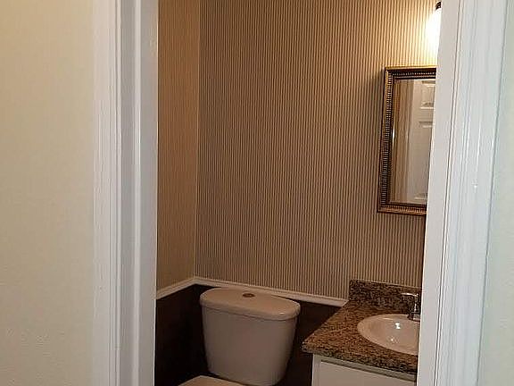 4th image of 9702 Westview Dr