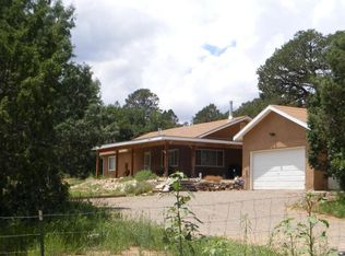 24 Hummingbird Rd, Tijeras, NM 87059