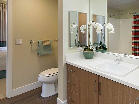 One Bedroom Bathroom