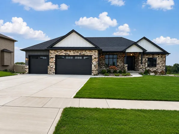 10148 Spring Lake Rd, Saint John, IN 46373