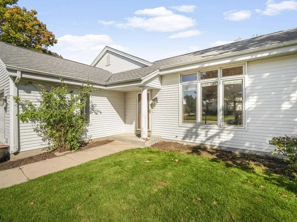 747 Laureate DRIVE, Pewaukee, WI 53072