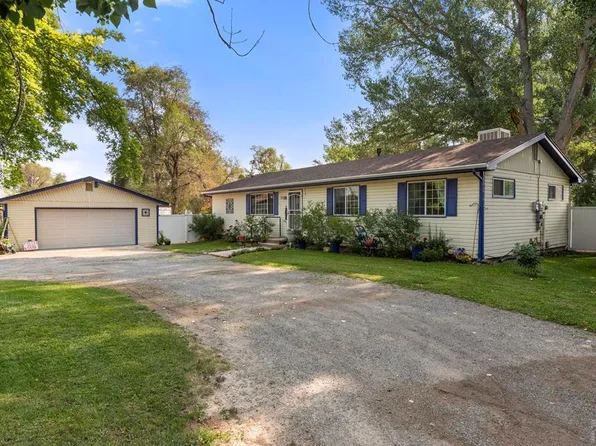 204 Sunset Ln, Pueblo, CO 81005