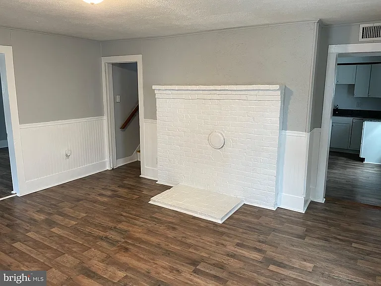 318 Highland Ave — Photo 2