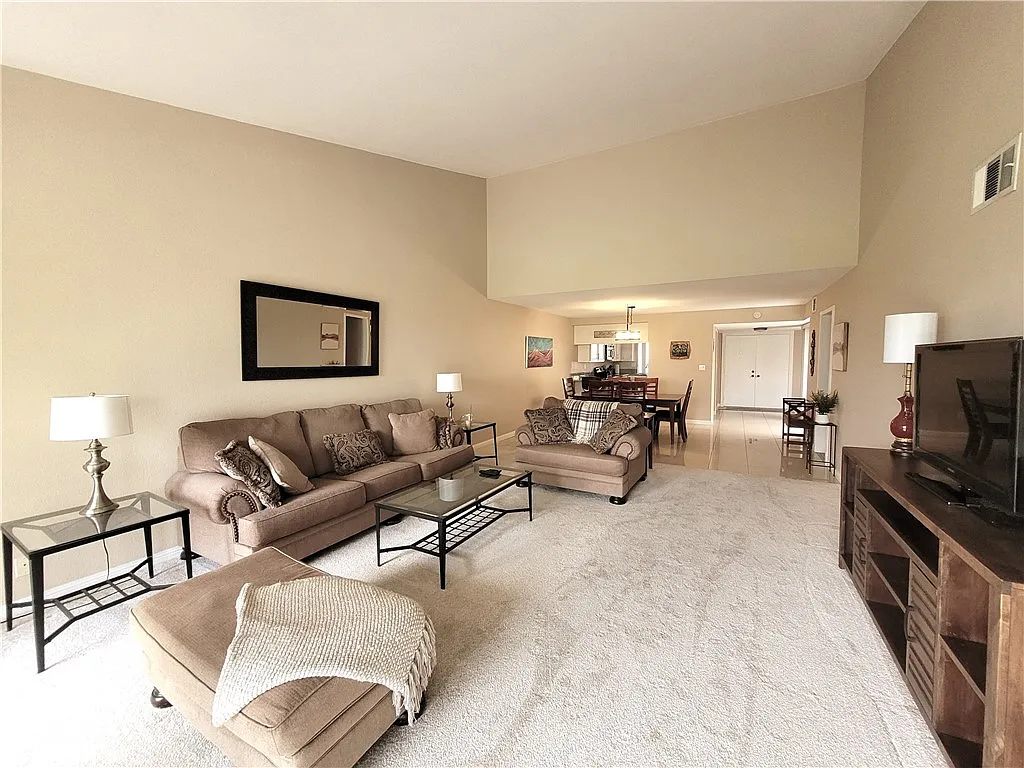 2 bed, 1678 sqft, $5,000 — Photo 2