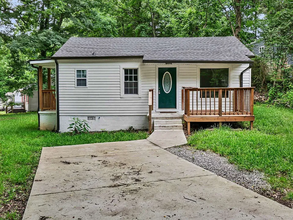 1010 Ridgecrest Dr