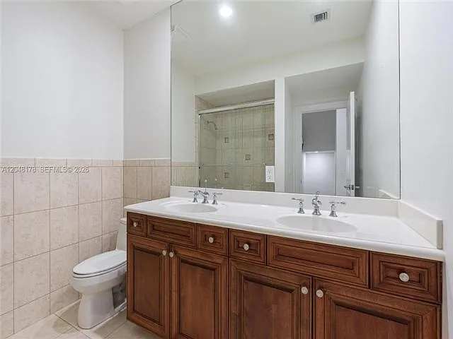 1772 NE 9th St — Photo 13
