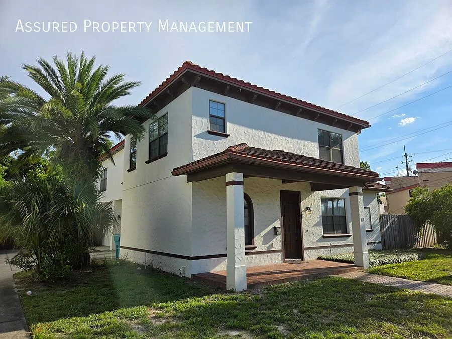 3 bed, 2.5 bath, 2034 sqft, $2,895 — Photo 2