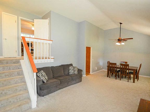 4th image of 3339 Glenmont Ln