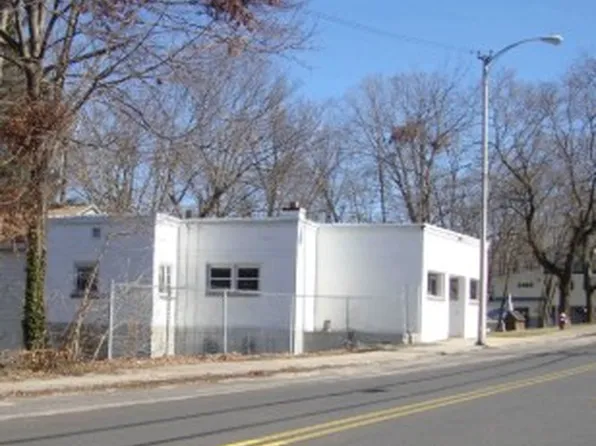 54 Commercial St, Palmer, MA 01069