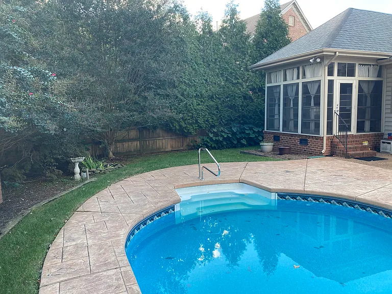 305 Fairway Ln — Photo 3