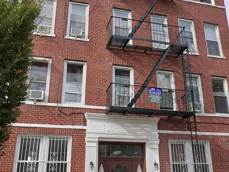 2066 E 15th St #3C — Photo 2