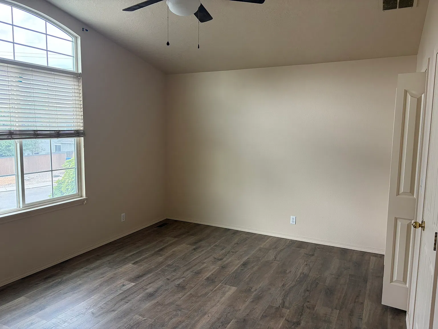 4 bed, 2.5 bath, 1900 sqft, $2,650 — Photo 4