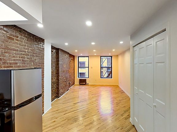 3rd image of 120 Orchard St APT 7