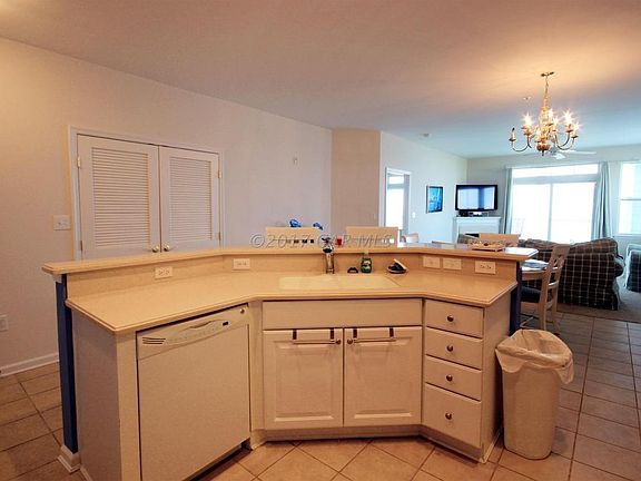 03 - Kitchen - View B