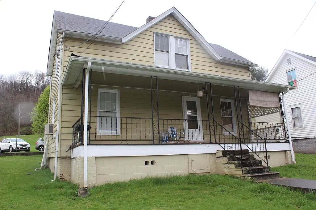 908 W Main St photo 1