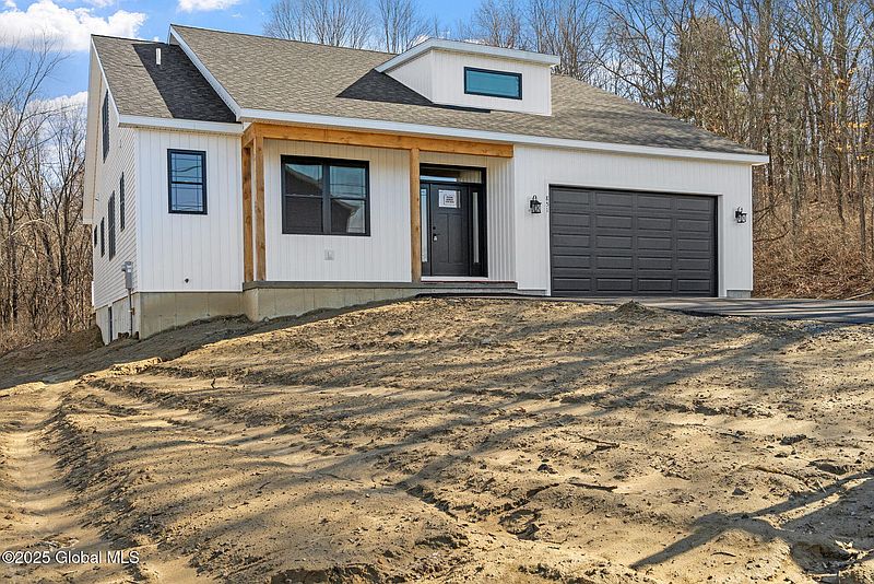 4th image of 851 Ravine Road