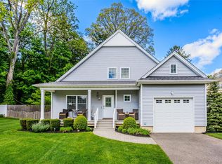 3 Clear Creek Court, Huntington Station, NY 11746