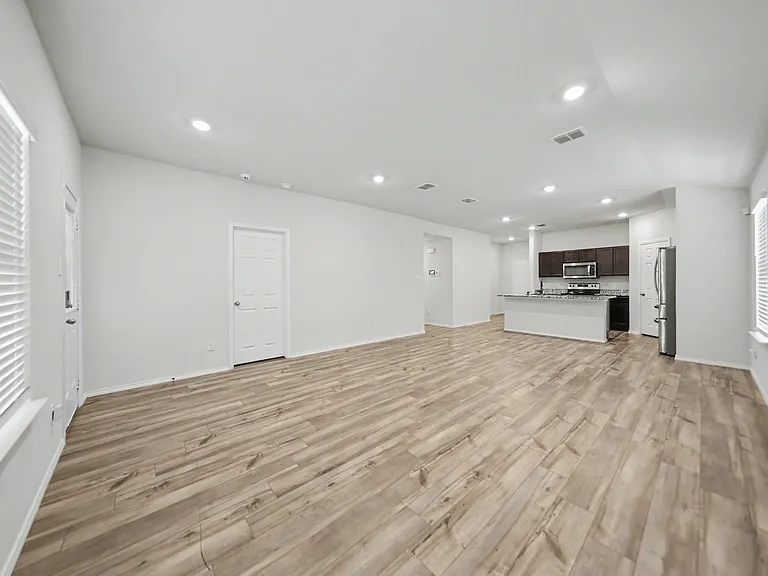 1100 Ottoman Loop — Photo 9