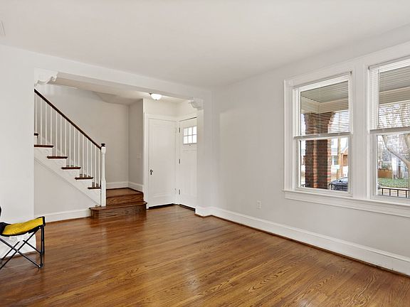 4th image of 4312 10th St NE