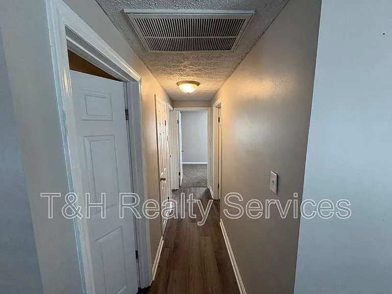 220 Walker St — Photo 8