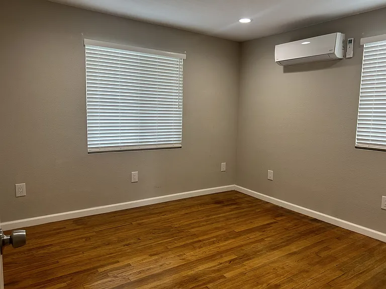 506 N Claudina St — Photo 9
