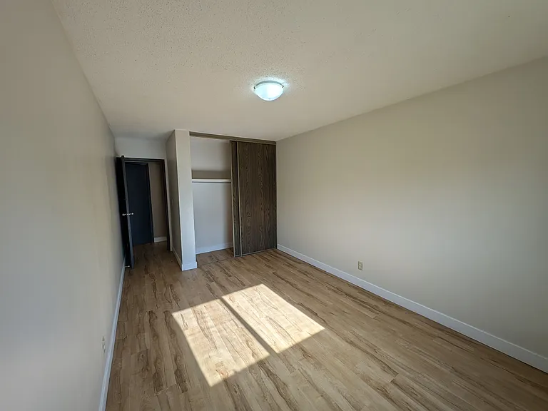 254 Beach Ave — Photo 6