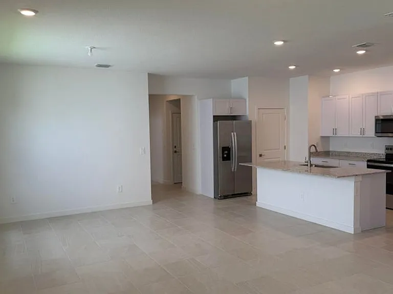 1872 NW 6th Ct — Photo 2