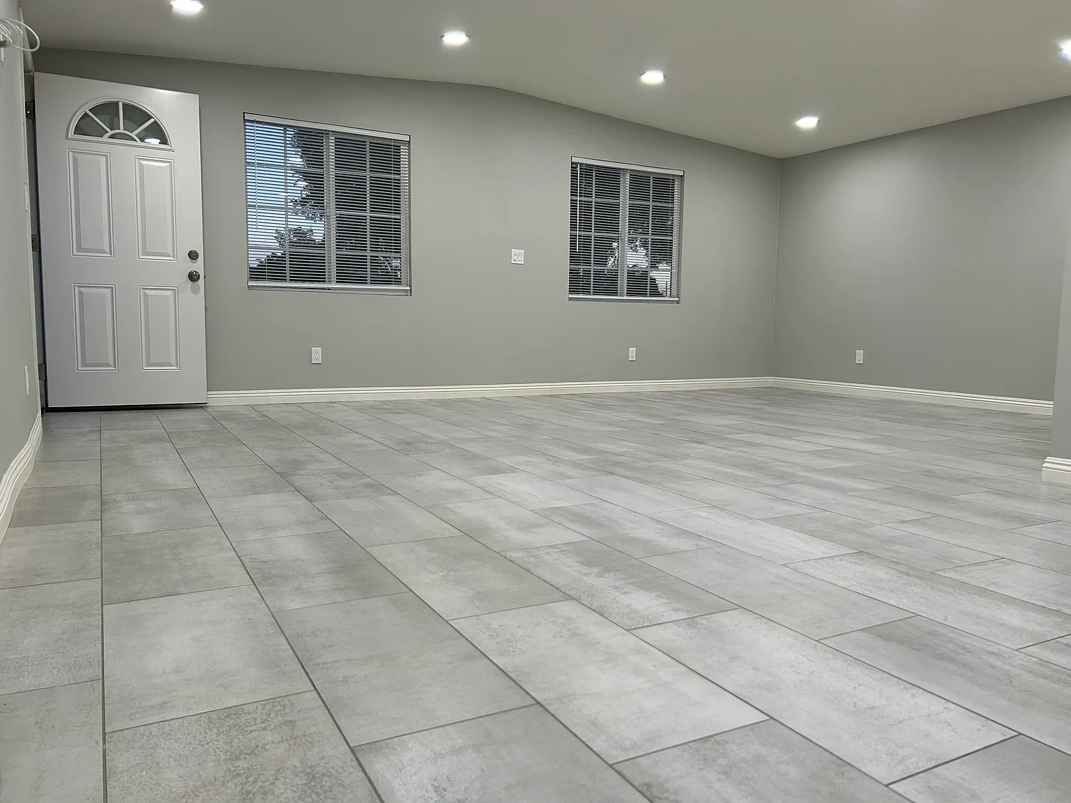W Roberts Dr, Santa Ana — Photo 1