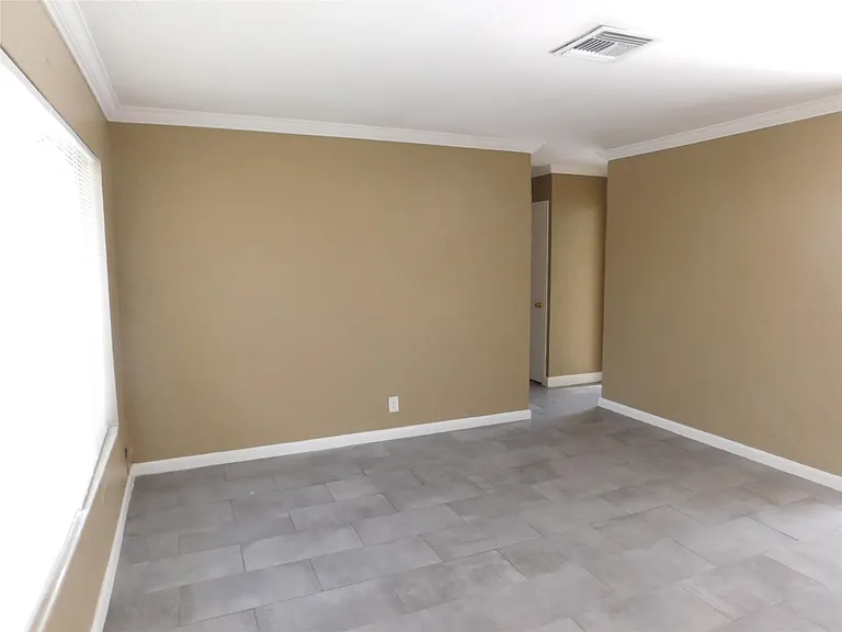 1511 SW 63rd Ave — Photo 3