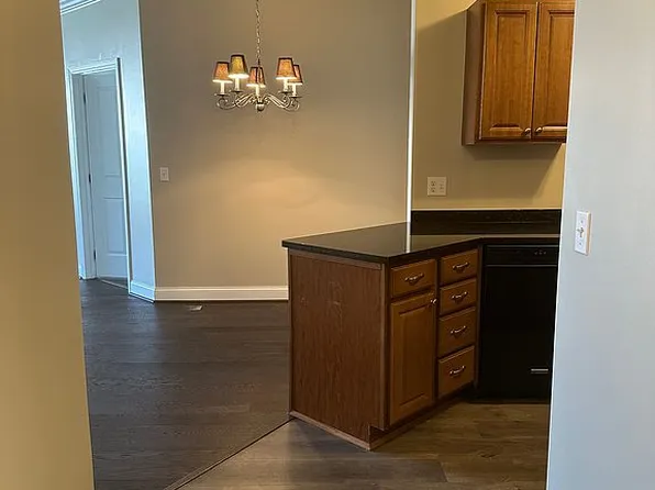 1818 Suncrest Vlg, Morgantown, WV 26505