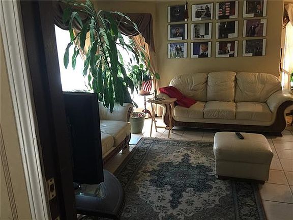 3rd image of 7337 Fredricksburg Dr