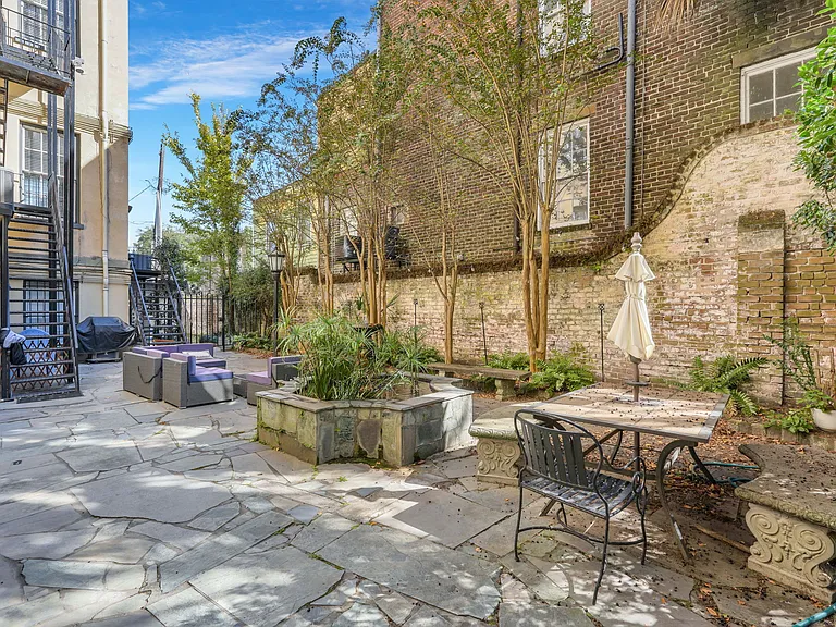 112 E Harris St — Photo 8