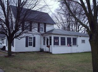 818 E Main St, Lowell, MI 49331